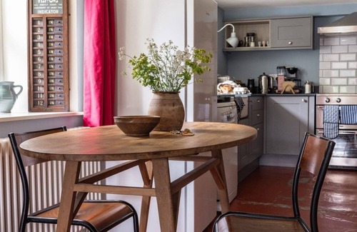 Stonehaven House | A fully restored countryside farmhouse sleeping 12. Includes a wood fired hot tub, Big green egg BBQ and plenty of outdoor activities. Pet freindly.
