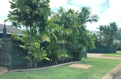 Marrara Apartment | A game of Golf, stroll home & relax with a glass of wine & a refreshing swim