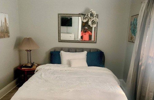 Akron House | A Gem near the Lake