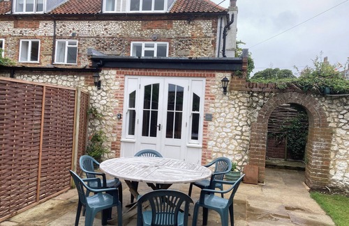 Burnham Overy Staithe Cottage | A gem of a cottage in a gem of a village in a gem of a position.