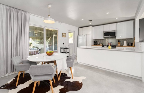 South Manchaca House | A gem of hip South Austin