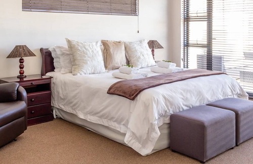 Colchester Villa | A GEM ON THE BANKS OF SUNDAYS RIVER