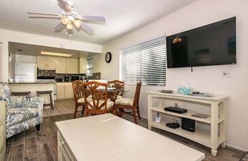 Ilexhurst House | A Getaway Retreat Both Units 4 Bedrooms/4 Baths