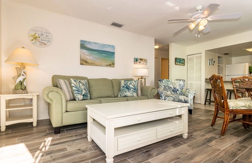 Ilexhurst House | A Getaway Retreat Both Units 4 Bedrooms/4 Baths