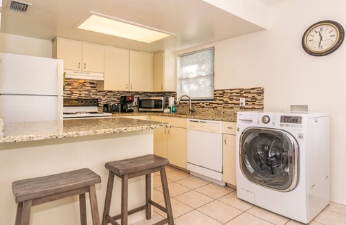 Ilexhurst House | A Getaway Retreat Both Units 4 Bedrooms/4 Baths