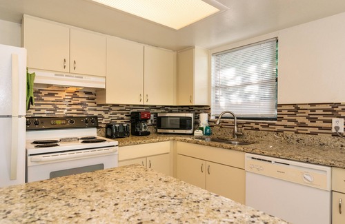 Ilexhurst House | A Getaway Retreat Both Units 4 Bedrooms/4 Baths