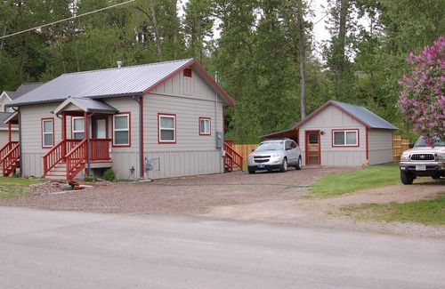 Columbia Falls House | A Glacier's Bungalow on River's Edge Park. Family and Pet friendly.