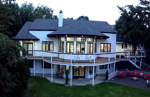 Lewiston House | A golf course home with game room and amazing outdoor space.