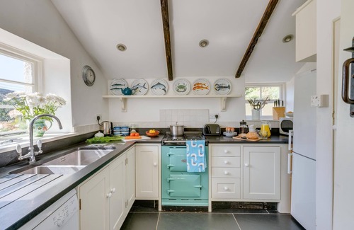 Crackington Haven House | A gorgeous 400 year old thatched cottage 60m from the beach