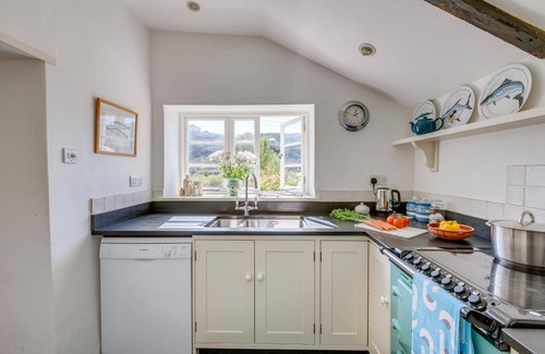 Crackington Haven House | A gorgeous 400 year old thatched cottage 60m from the beach
