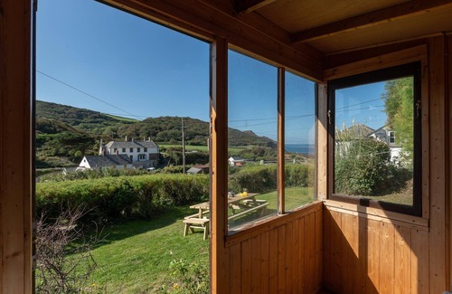 Crackington Haven House | A gorgeous 400 year old thatched cottage 60m from the beach