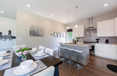 McFerrin Park House | A Gorgeous Luxury Home 5 minutes to Broadway/Downtown