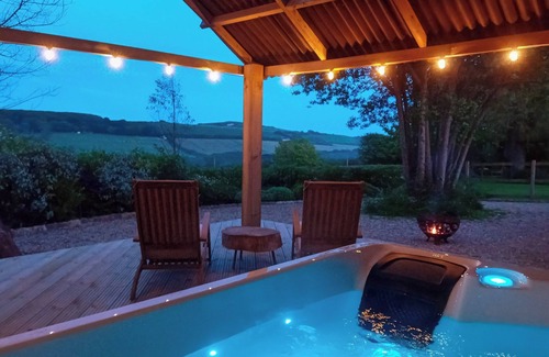 Ventnor Cottage | A gorgeous Shepherd’s Hut with stunning views, hot tub and indoor pool.