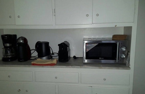 Makrigianni Apartment | A green Oasis inAthens w/JacuzziSpa-VaccinatedHost