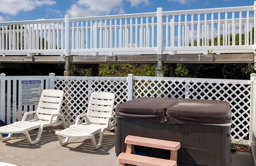 Pine Knoll Shores House | A Gritty Palace - Oceanfront House, 5BR, 4.5BA, Pine Knoll Shores