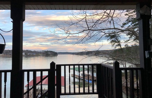 Jasper House | A Happy Place at Smith Lake – Swim, Relax, Repeat