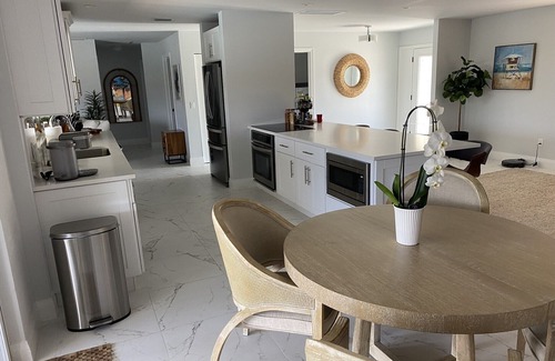 Punta Gorda House | A Happy Place waiting for you. Just 7 minutes away from Fisherman’s Village!