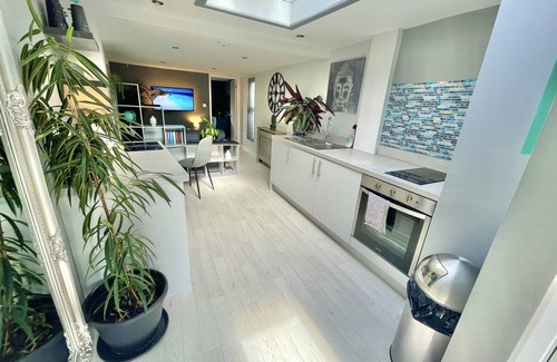 Bournemouth Apartment | A Hidden Gem With Private Hot Tub and Garden
