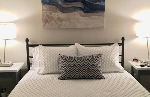 Matador Cabin | A Hip, Cool Urban Oasis in Rural West Texas - Rm 1 (4 rms avail. for rent)