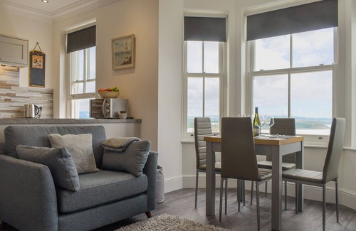Scarborough Cottage | A holiday with the most incredible sea views.
