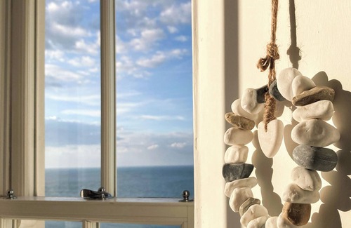 Scarborough Cottage | A holiday with the most incredible sea views.