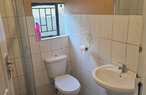 Greater Johannesburg Metropolitan Area Cottage | a home away from home, 12 minutes from international airport