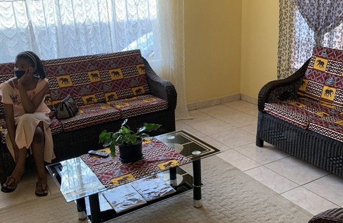 Livingstone House | A home away from home, cozy, quiet, close to T1, most amenities.