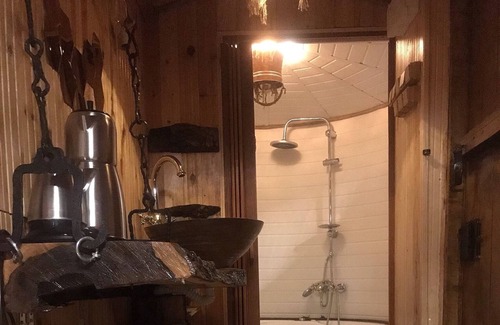 Ayder House | A jaccuzi,a BBQ,a terrace and a mini-kitchen.