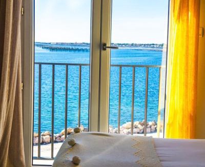 Bouzigues Hotel | A La Voile Blanche