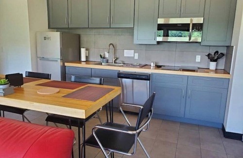 Minerva Cottage | A lakeside retreat