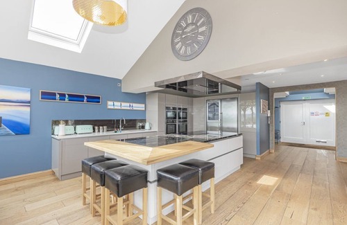 Compton Martin Cottage | A large group retreat that sleeps 16 guests in 4 bedrooms