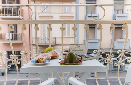 Viareggio House | A large house in Viareggio a stone's throw from the sea and Pinewood Park