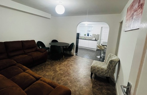 Liverpool House | A larger room with 2 single beds