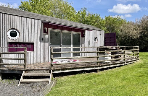 Brightlingsea Cottage | A lee wick farm accommodation that sleeps 4 guests in 1 bedroom
