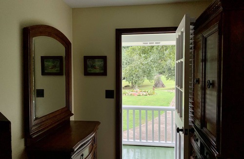 Snellville Apartment | A little hamlet for a writer or reader