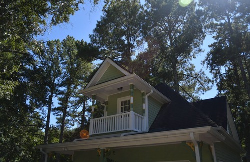 Snellville Apartment | A little hamlet for a writer or reader