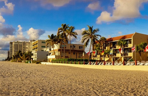 Lauderdale-by-the-Sea Condo | A little slice of paradise! (K) Stay at a lovely and well-maintained property!