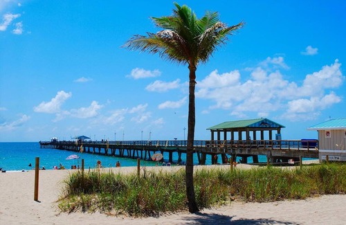 Lauderdale-by-the-Sea Condo | A little slice of paradise! (K) Stay at a lovely and well-maintained property!