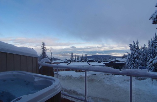 Silver Star Mountain Ski Chalet | A Loft Above, Ski in/out, 3 Lofts, Private Hot Tub