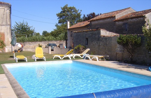 La Croix Comtesse House | A lovely 3 bedroom house with private pool, secure garden and parking
