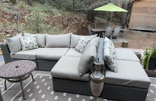 Foresthill House | A Lovely Cabin House at Way Woods Retreat with Outdoor Hot Tub! - By Sacred Hub MGMT