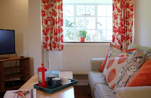 Patrixbourne Cottage | A lovely cottage sleeping six, with huge private garden, patio, french windows. The cottage is locat