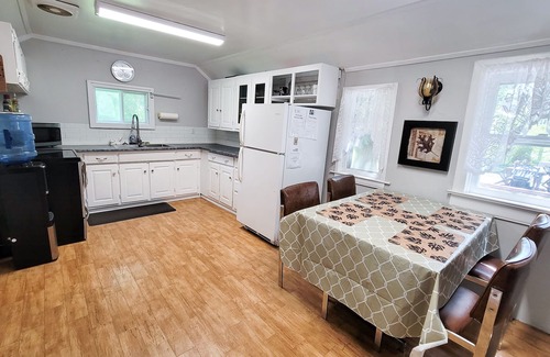Inverhuron Cottage | A lovely cottage within a 10 minute walk to the beautiful beaches of Inverhuron.