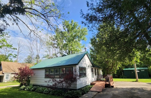 Inverhuron Cottage | A lovely cottage within a 10 minute walk to the beautiful beaches of Inverhuron.