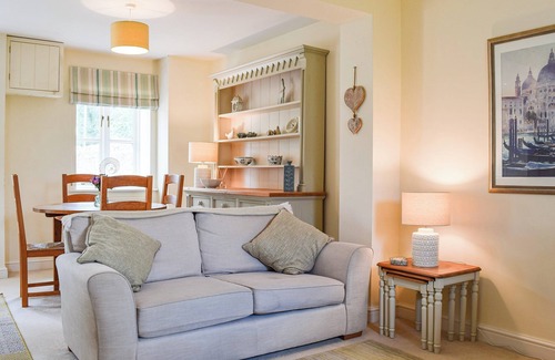 Clifton Reynes Cottage | A lovely country cottage located in a peaceful village.