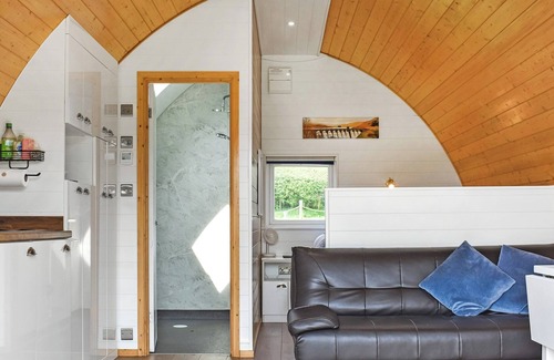 Llandrindod Wells Cottage | A lovely glamping pod, with a private hot tub, overlooking the rolling hills.