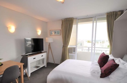 Cremorne Apartment | A Lovely Light Filled, Modern Furnished Studio In A Central Location