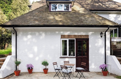 St Margaret's at Cliffe Cottage | A lovely, modern apartment just 350 yards from the beach.