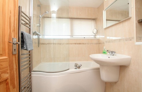 Margate House | A lovely modern family/pet friendly house right on the beach