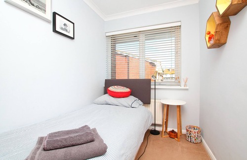Margate House | A lovely modern family/pet friendly house right on the beach